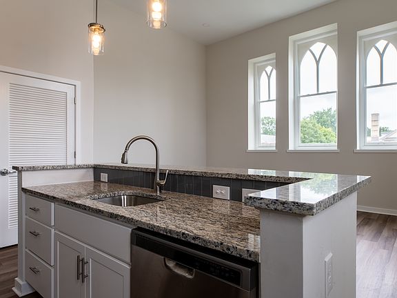 3rd image of 5423 Germantown Ave #305