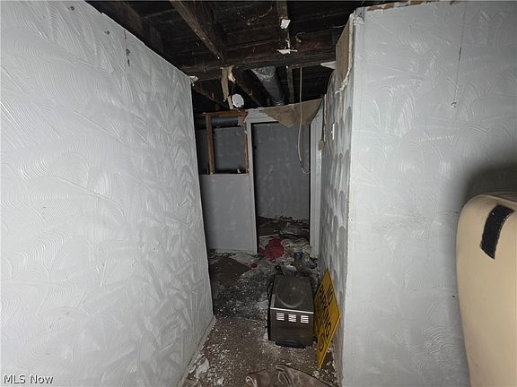 4th image of 384 Turner St