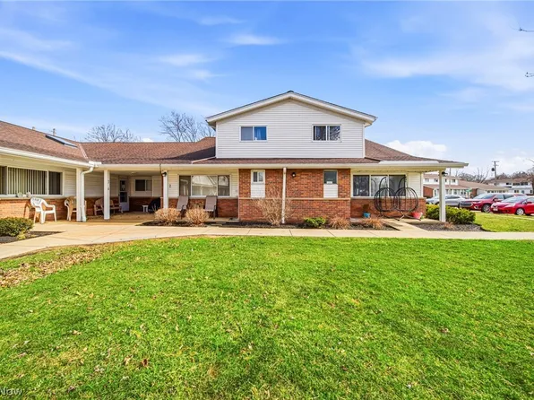 25520 Country Club Blvd #4, North Olmsted, OH 44070