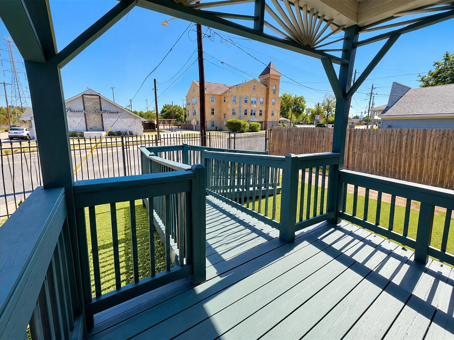 3 bed, 2.0 bath, 1232 sqft, $1,600 — Photo 4