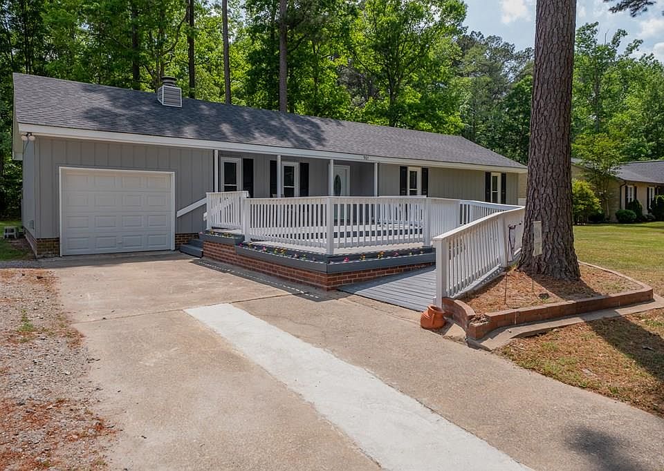 1st image of 901 Speight Dr