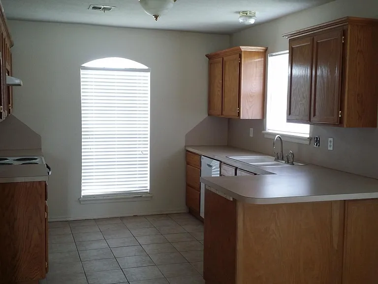 1408 Buena Vista Cir — Photo 7