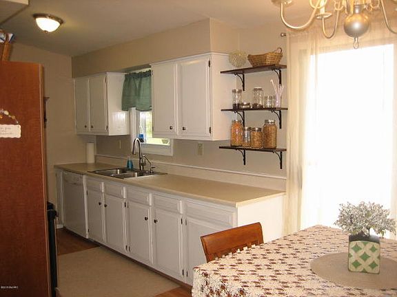 4th image of 209 23rd St S