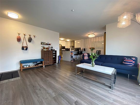 5th image of 1650 25th Ave NE Unit 203