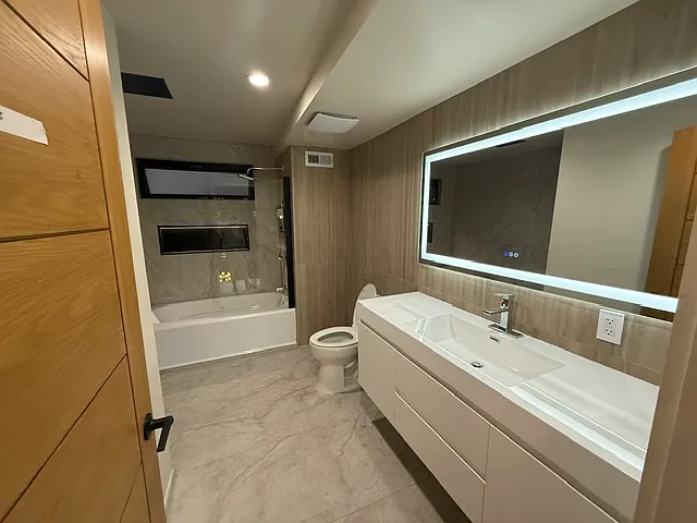 4 bed, 2.5 bath, 2100 sqft, $5,500 — Photo 4
