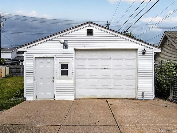 2nd image of 412 Dorothy St