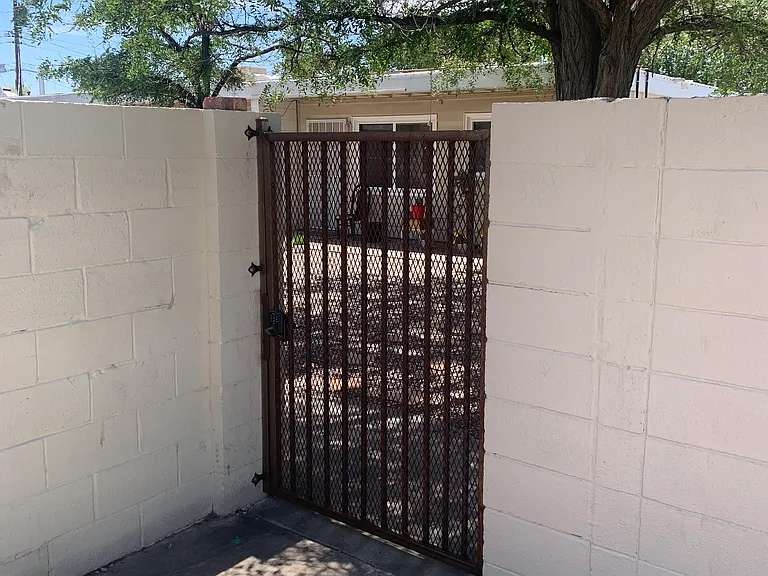Updated 1 Bedroom Courtyard Apartment with Yard in South UNM — Photo 4