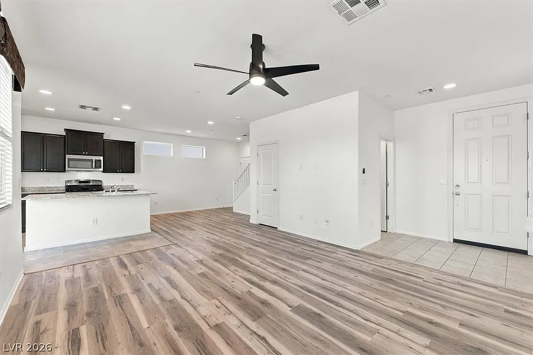 3 bed, 2.5 bath, 1447 sqft, $1,850 — Photo 4