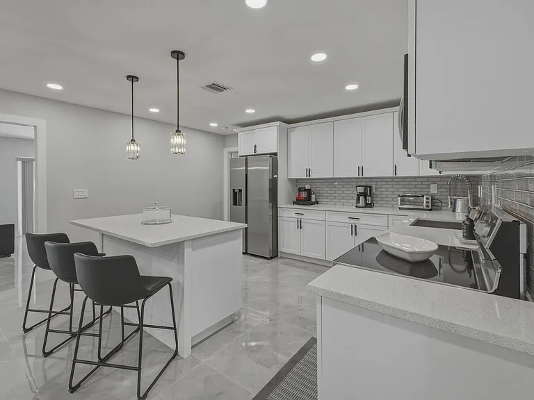 632 Las Palmas Park — Photo 25