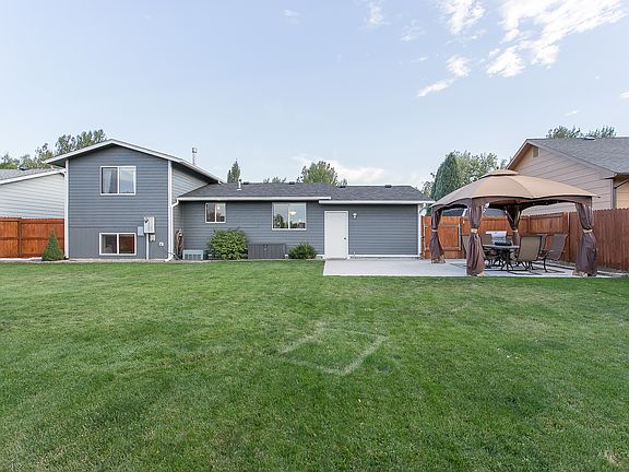 3rd image of 3759 Slalom Dr