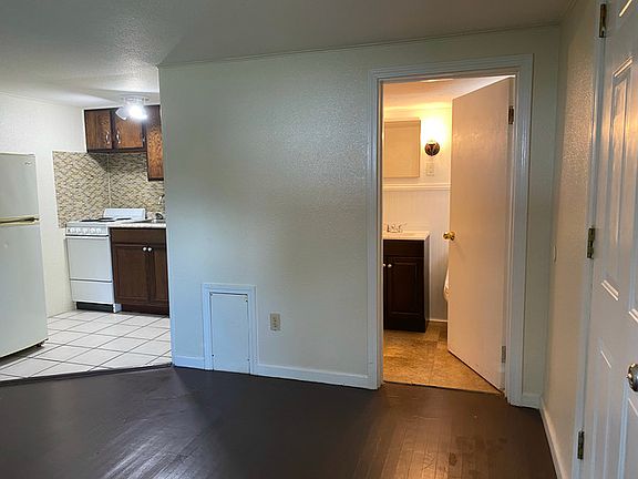 3rd image of 3160 Woodward St #1