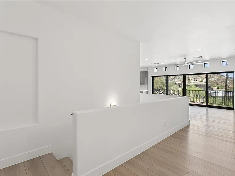 10011 N 1st Ave — Photo 5