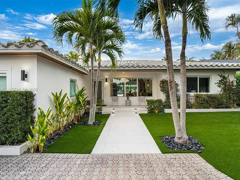 1835 Daytonia Rd — Photo 1