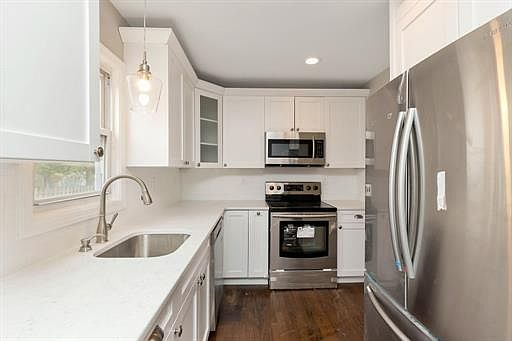 3rd image of 223 Garden Dr
