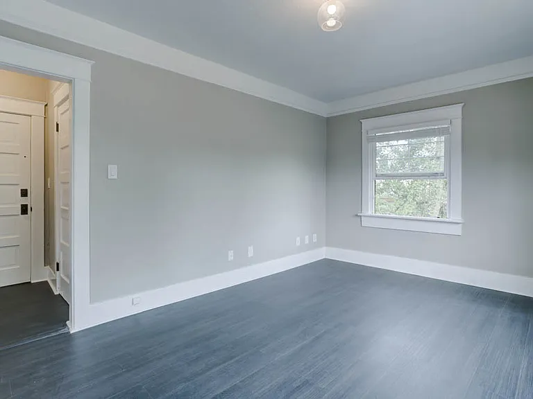 7437 N Saint Louis Ave #8 — Photo 4