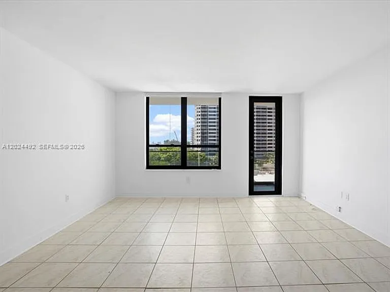10185 Collins Ave #703 — Photo 5