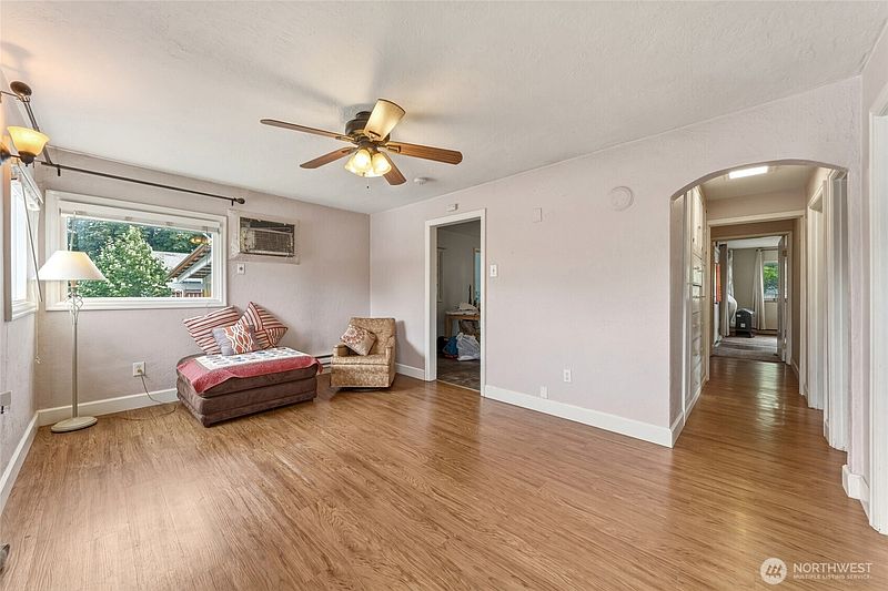 5th image of 707 Russell Street