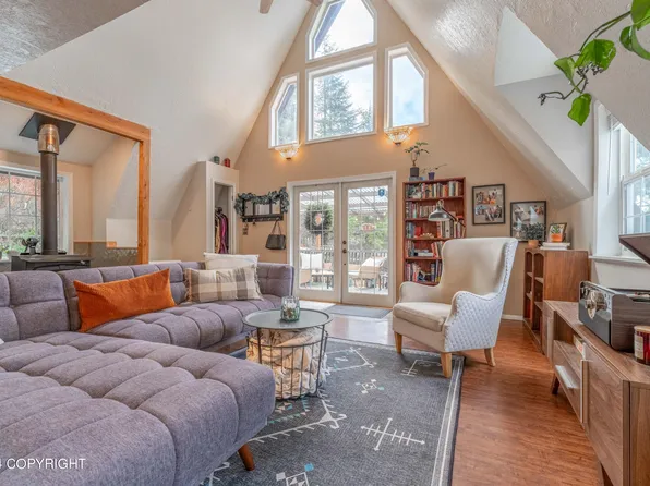 48 Carltons Dr, Ketchikan, AK 99901