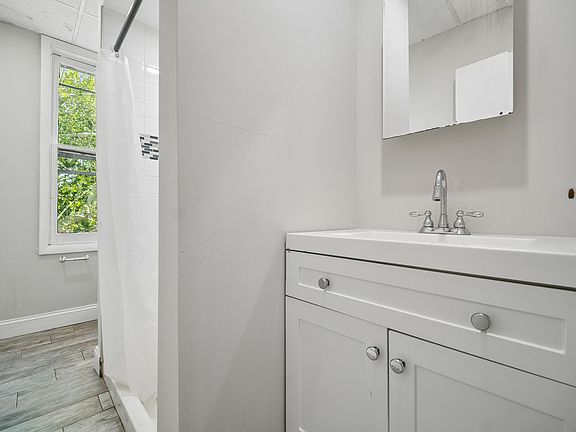 5th image of 113 Park Pl Floor 2