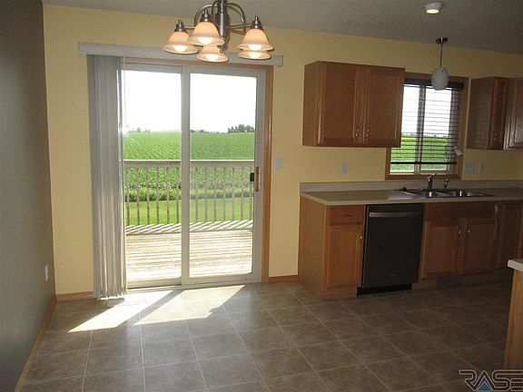 3rd image of 501 Lois Ln