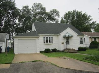 315 S 9th St, Watseka, IL 60970