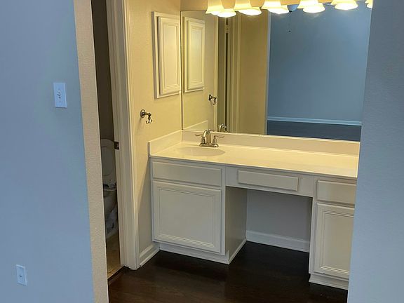 guest room bathroom