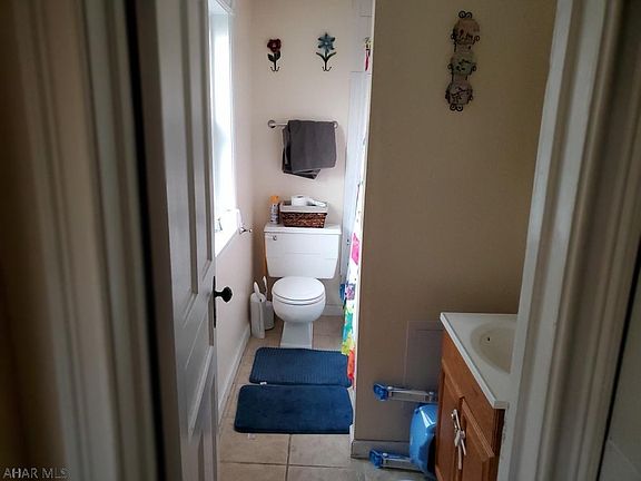 4th image of 712 N Juniata St
