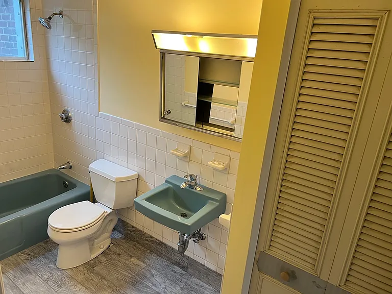 Woodcrest Ct — Photo 6