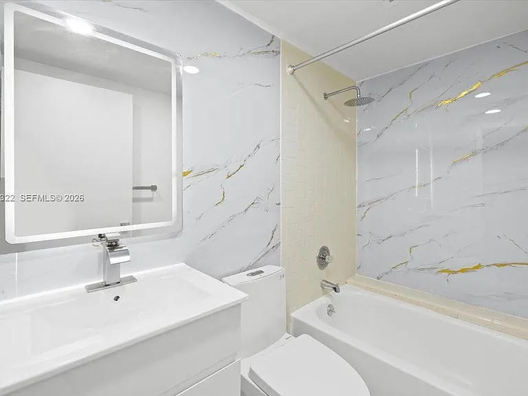 8290 Lake Dr #130 — Photo 11
