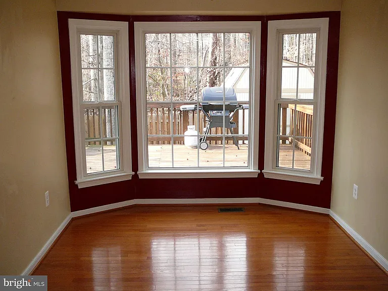 231 Vine Pl — Photo 8