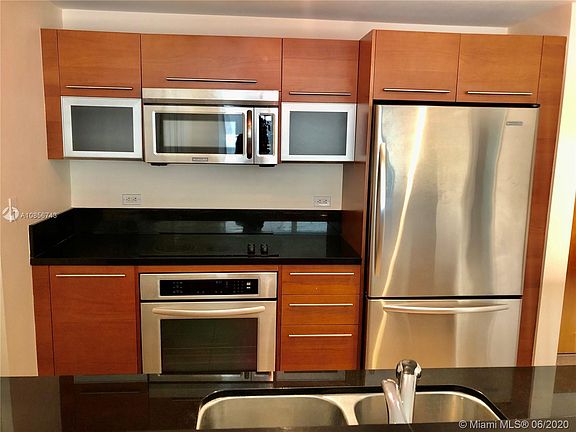 3rd image of 244 Biscayne Blvd APT 1110