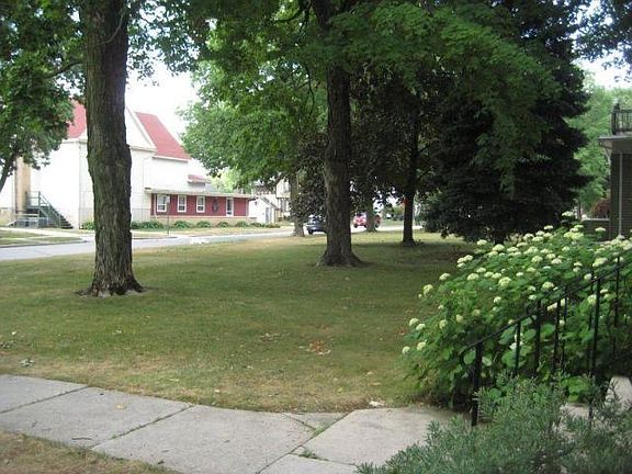 2nd image of 218 Forest Ave