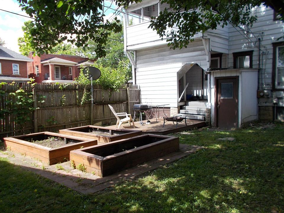 Back view 2520B Glenmawr Ave