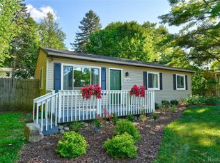 9245 Debby Jo Dr, Clarkston, MI 48346