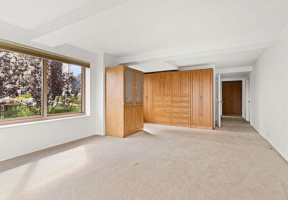 4th image of 106 Central Park S APT 19A