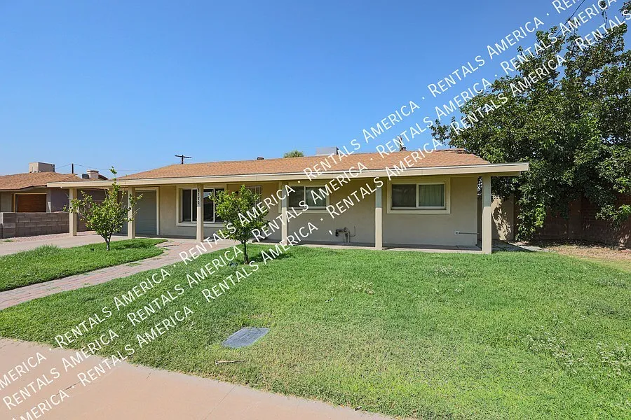 Beautifully Updated 4br In Scottsdale Estates — Photo 3