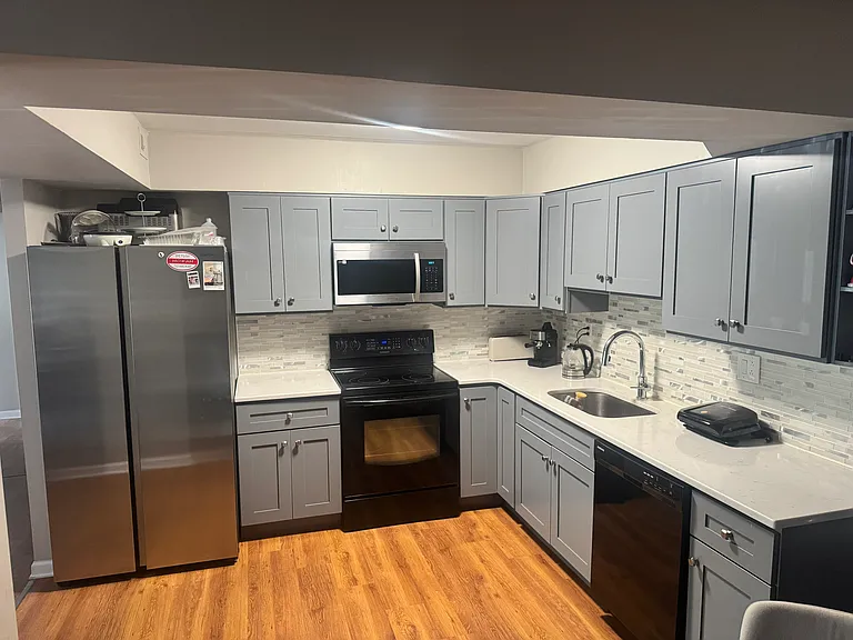 283 E Village Rd — Photo 3