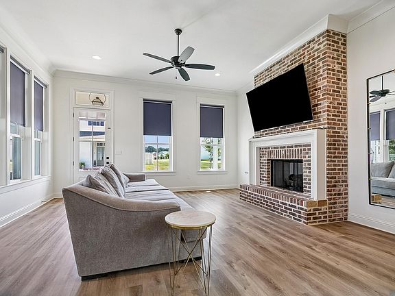 3rd image of 7626 McMahon Dr