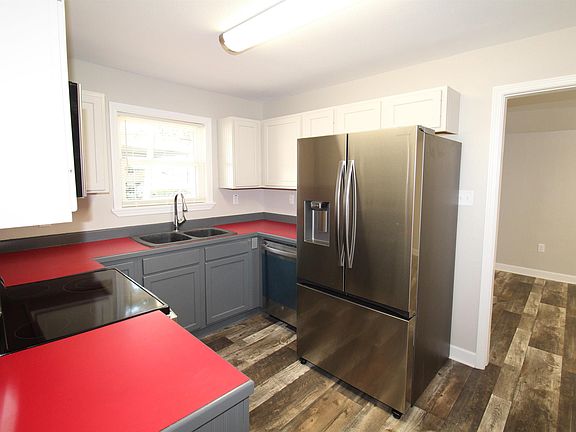 4th image of 220 W Vine St