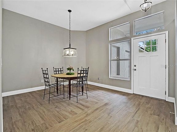 4th image of 905 Hyacinth Cove Ct