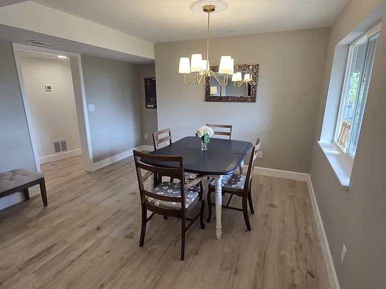 Dining room, other view.