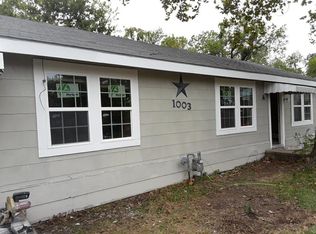 1003 E Hiller St, Victoria, TX 77901