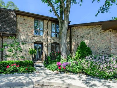 817 Greenhills Dr, Ann Arbor, MI, 48105