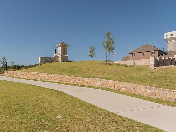 5th image of 3809 Walden Dr