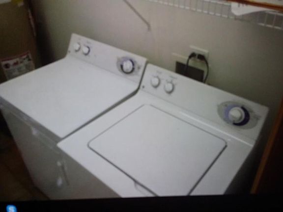 5th image of 387 Alles St Unit 4