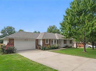 210 S Sunset Ln, Raymore, MO 64083