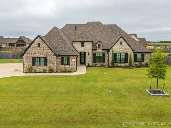 25 W 166th Pl S, Glenpool, OK 74033