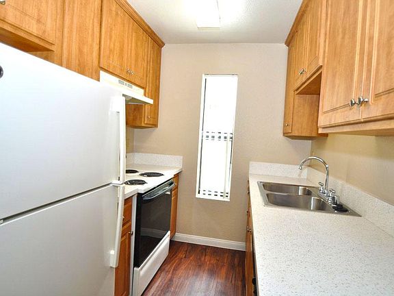 5th image of 9619 Gold Coast Dr