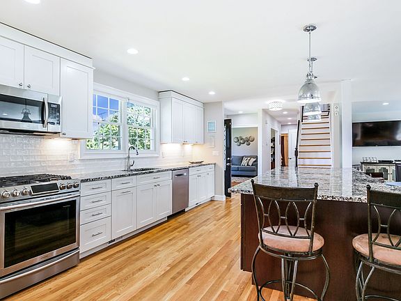 Gorgeous kitchen with granite counter tops and plenty of space for entertainment