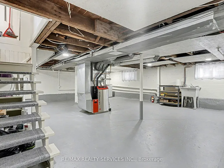 39 Fielden Ave — Photo 22